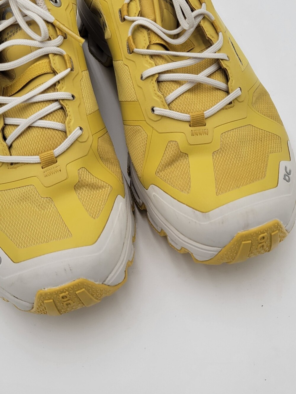 ON Women's Cloudventure Waterproof running shoes Mustard/Plearl size 10 - Picture 4 of 9